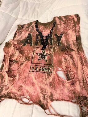 U.S. Army Graphic Lace-Up Distressed Tee in Rust/Pink